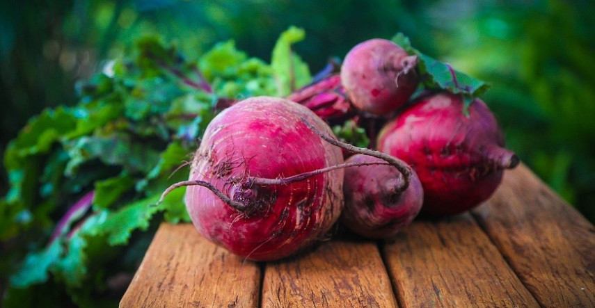 V júli vysejte červenú repu, pripravíte z nej chutný šalát i zdravé smoothie